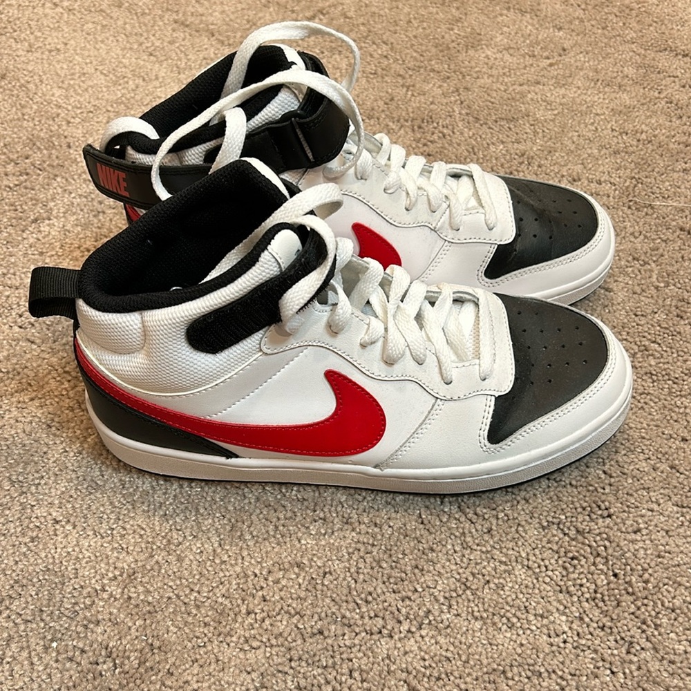 Nike Court Borough Mid 2
Older Kids' Shoes